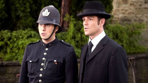 Crabtree (Jonny Harris) und Detektiv Murdoch (Yannick Bisson).