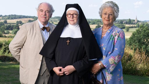 Charles Usher (Timothy West) (l), Sister Boniface (Lorna Watson) (m), Miss Thimble (Sarah Crowden) (r)