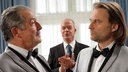Werner (Dirk Galuba, M.) erklärt André (Joachim Lätsch, l.) und Michael (Erich Altenkopf, r.) zu Mann und Mann.