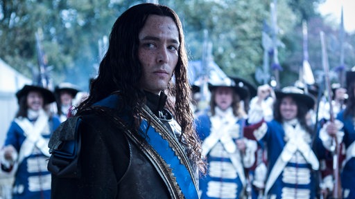 Philippe (Alexander Vlahos).