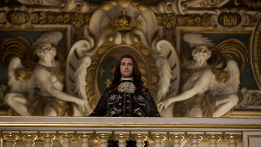 George Blagden (Louis XIV)