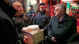 NRW-Innenminister Herbert Reul begleitet Polizei bei Razzia gegen kriminelle Clans 