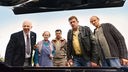 Wo kommt die Frauenleiche her? Von links nach rechts: Rudi (Simon Schwarz), die Oma (Enzi Fuchs), Leopold (Gerhard Wittmann), Franz Eberhofer (Sebastian Bezzel) und Papa Eberhofer (Eisi Gulp)