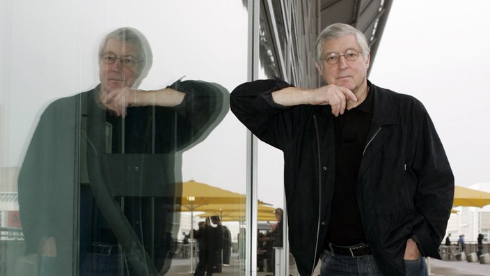 Fernseh-Journalist und Buchautor Klaus Bednarz, aufgenommen am 21.10.2005 auf der Internationalen Frankfurter Buchmesse