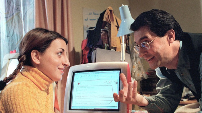 Computer machen schlau: Giovanna (Serena Fiorello) bringt ihren Vater Paolo (Sigo Lorfeo) auf eine glänzende Geschäftsidee.