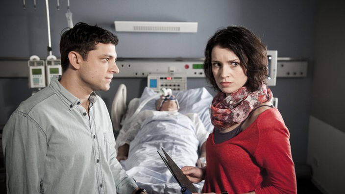 Enzo und Angelina besuchen Hajo im Krankenhaus