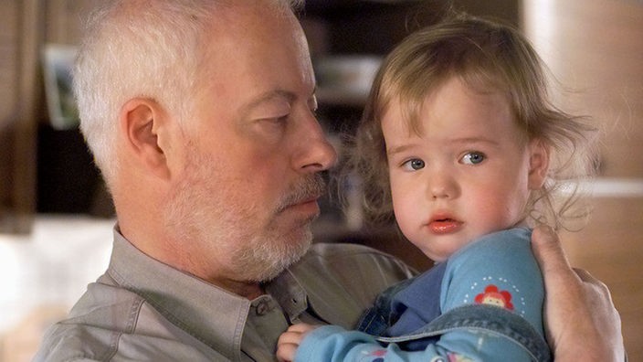 Erich (Bill Mockridge) macht sich große Sorgen um 'Wendy': Seit Wochen schreit das Kind fast ständig &#8211; und kein Arzt konnte bislang eine Ursache finden.