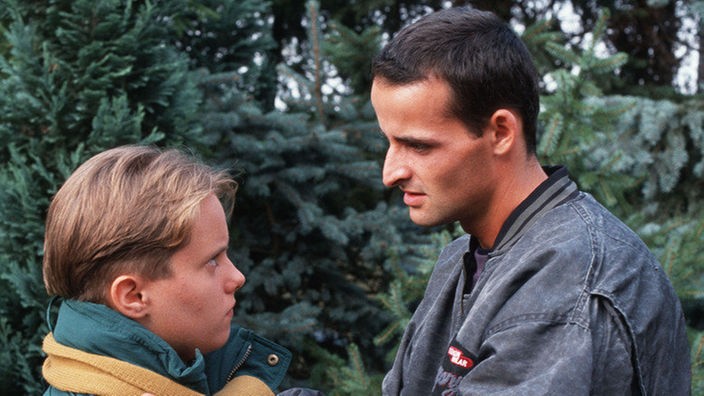 Frank (Christoph Wortberg) warnt Valerie (Nadine Spruß) erneut eindringlich vor Robert.