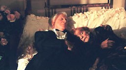 Im Tod vereint: Priesnitz und Amélie sterben Arm in Arm.