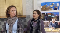 Sarah (Julia Stark) konfrontiert Anna mit ihrem Verdacht gegen Steffi