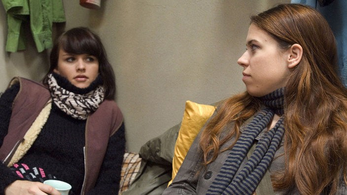 Tiefes Verständnis: Sarah (Julia Stark, rechts) und Jack (Cosima Viola) eint die Tatsache, dass beide ihren Freund durch einen tragischen Unfall verloren haben.