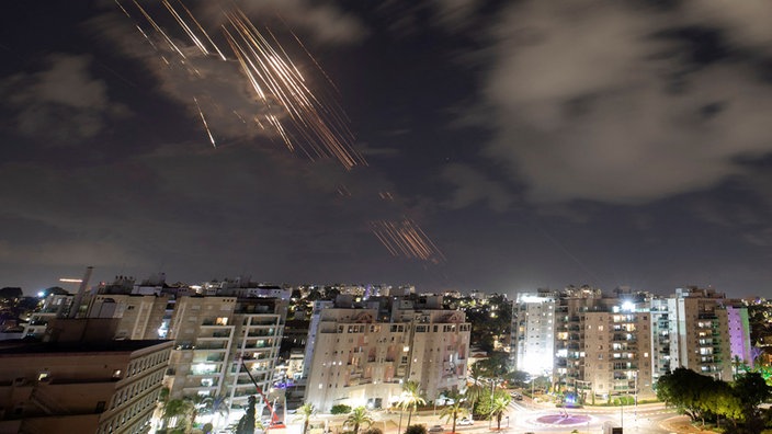 Explosionen im Himmel über Israel