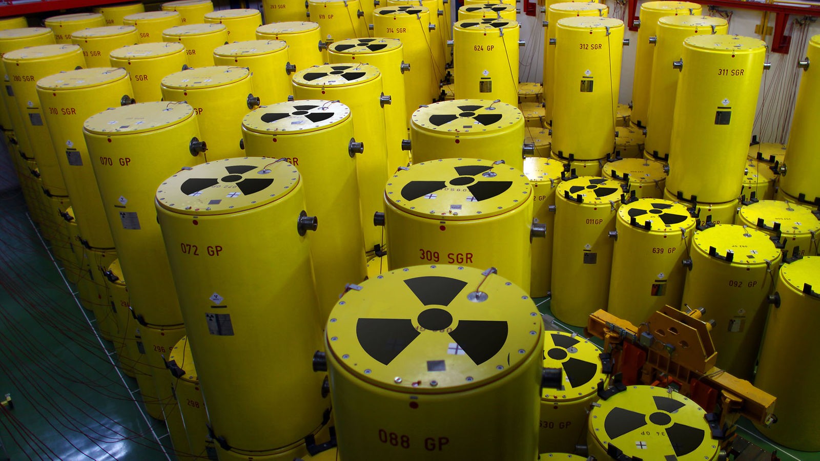 Радиоактивные отходы аэс. Радиоактивные отходымаэс. Хранилище жидких отходов АЭС. Хранение радиоактивных отходов.