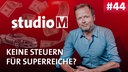 Das Bild zeigt Georg Restle vor rotem Hintergrund mit dem Titel "Keine Steuern für Superreiche?"