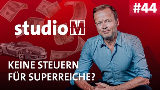 Das Bild zeigt Georg Restle vor rotem Hintergrund mit dem Titel "Keine Steuern für Superreiche?"