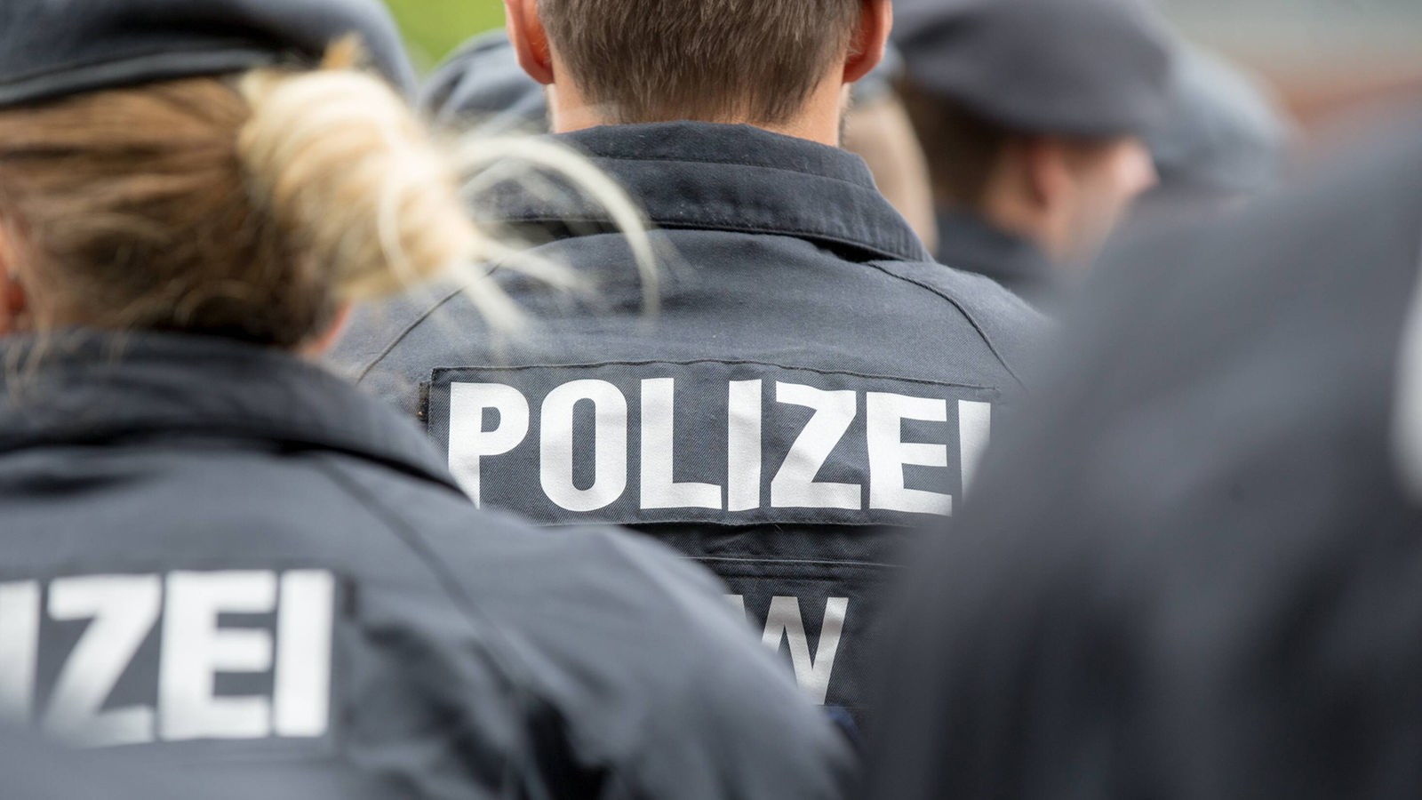 Heimlich eingestellt: gewalttätige Polizisten vor Strafverfahren geschützt wurden, MONITOR vom 27.05.2021 - Sendungen - Monitor - Das Erste