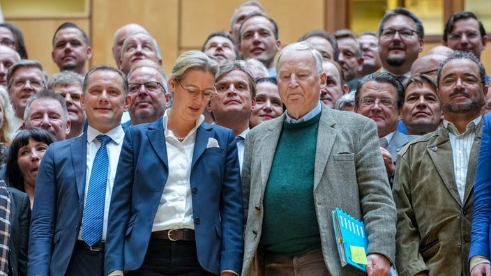 Tino Chrupalla, Alice Weidel und Alexander Gauland mit weiteren Fraktionsmitglieder der AfD bei einem Gruppenfoto am 29.09.2021