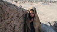 Afghanistan: Kind steht am Stadtrand von Herat