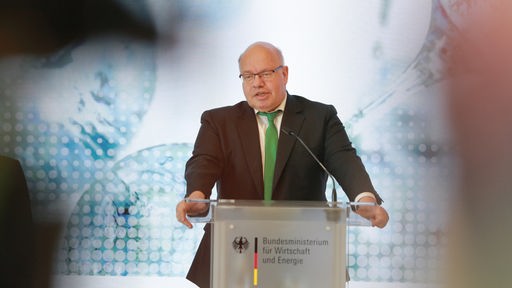 Bundeswirtschaftsminister Peter Altmaier bei einer Pressekonferenz bezüglich der Nationalen Wasserstoffstrategie im Bundesministerium für Wirtschaft und Energie am 10.06.2020 in Berlin.