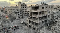 Durch israelische Luftschläge zerstörte Gebäude im Norden von Gaza (21.11.2023)