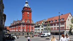 Der Hauptmarkt mit dem historischen Rathaus im thüringischen Gotha.
