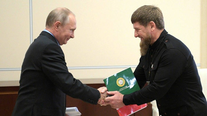 Wladimir Putin (links) und Ramzan Kadyrow (rechts) bei einem Treffen 2018
