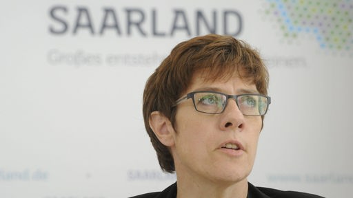 Die ehemalige Ministerpräsidentin des Saarlandes, Annegret Kramp-Karrenbauer, bei der Landespressekonferenz am 16.9.2014.