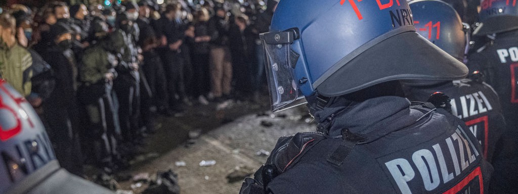 Am 03.06.2023 kesselt die Polizei in Leipzig Demonstranten ein.