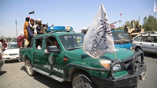 Taliban-Kämpfer auf Patrouille durch Kabul am 16.08.2021 