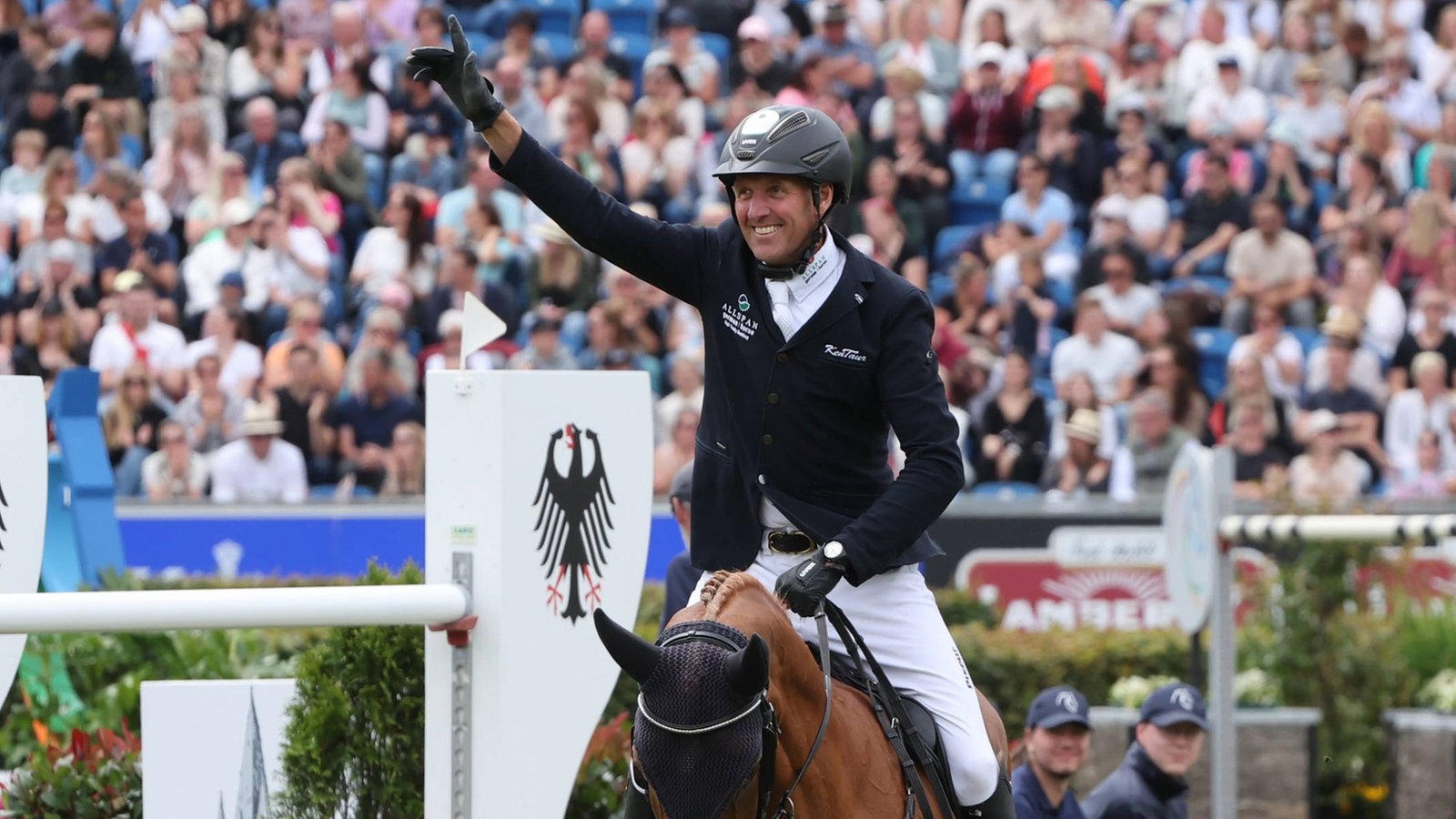 CHIO - Thieme stiehlt Vogel beim Großen Preis die Show - Pferdesport ...