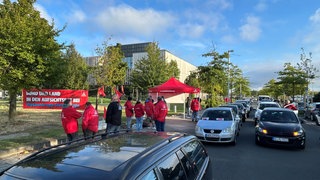 Mitarbeitende von Thyssenkrupp protestieren