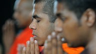Buddhistische Mönche auf Sri Lanka beim Gebet