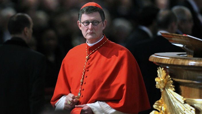 Kardinal Rainer Maria Woelki mit rotem Talar