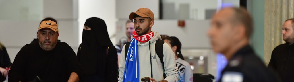 Maccabi-Fans kehren aus Amsterdam nach Tel Aviv zurück