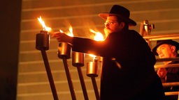 Shneor Havlin, Rabbiner der Jüdischen Gemeinde Dresden entzündet fünftes Licht