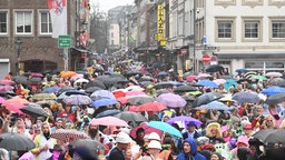 Weiberfastnacht in Düsseldorf 