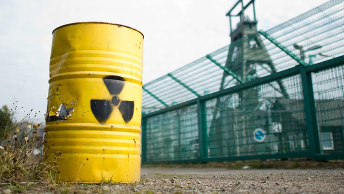 Atommüll-Fass vor Schacht Konrad