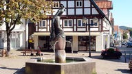 Der Alheyd-Brunnen auf dem Marktplatz in Blomberg