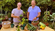 Das Bild zeigt WDR-Sternekoch Björn Freitag mit Dr. Markus Philippen.