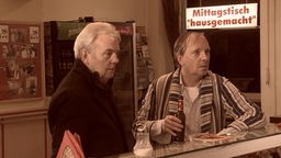 Dittsche und Stammgast Knut Hartmann im Imbiss