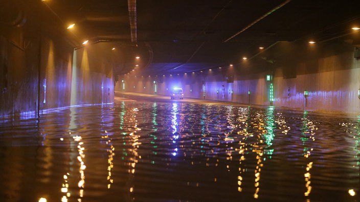 Überfluteter Autobahn-Tunnel
