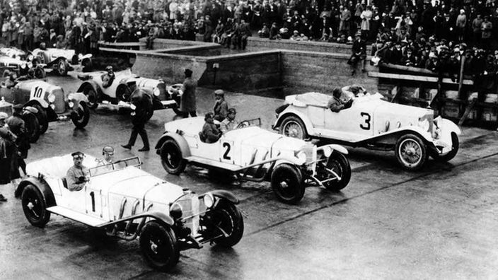 Historisches Foto vom ersten Rennen am Nürburgring