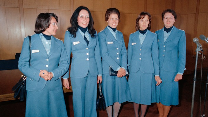 Weibliche Sanitätsoffiziere in Uniform