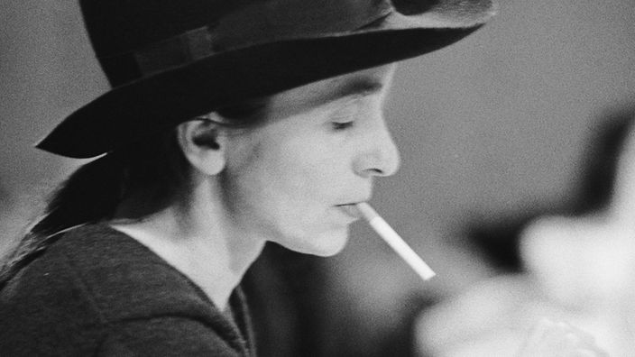 Pna Buasch in den siebziger Jahrenm it Hut und Zigarette