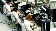 Arbeiterinnen bei der Computerproduktion bei Siemens-Nixdorf.