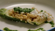 Gefüllte Zucchini mit Zartweizen und Petersilienpesto