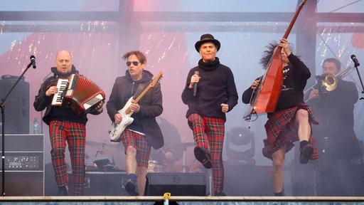 Die Band Brings bei einem Auftritt auf der Bühne