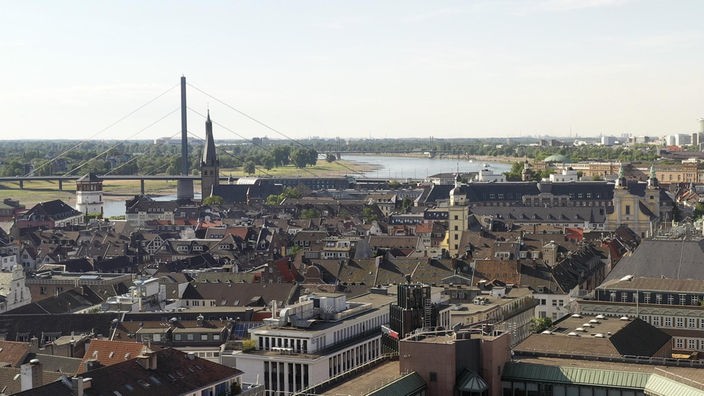 Die Düsseldorfer Altstadt vom Kirchturm der Neanderkirche aus gesehen.
