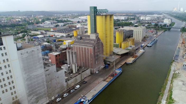 Blick aus der Luft auf den Stadthafen Hamm mit Industriegebäuden