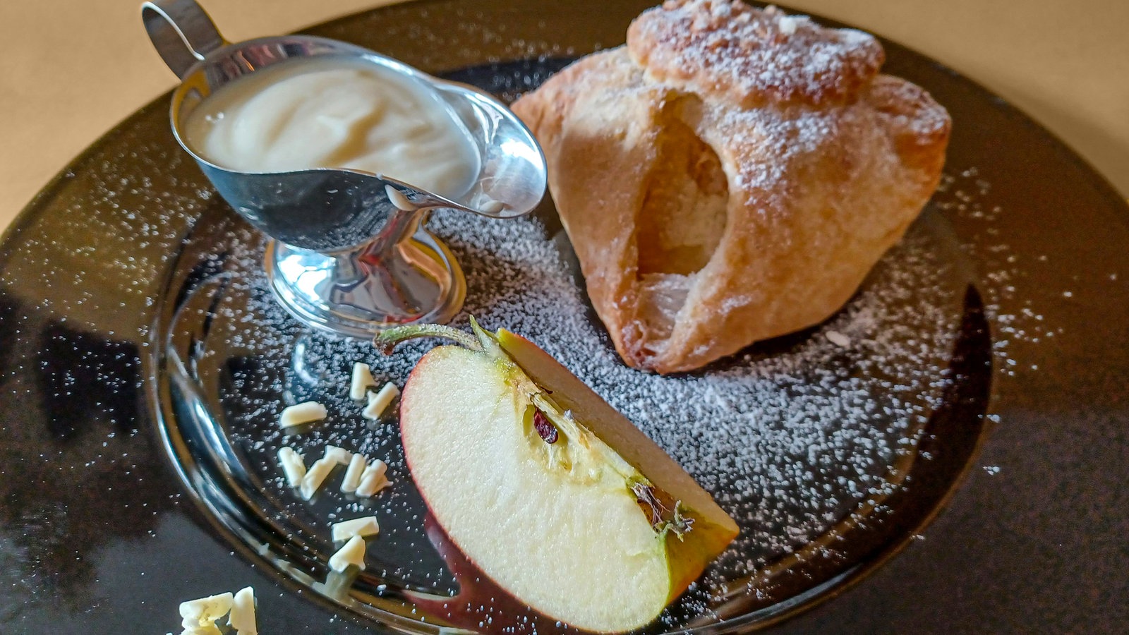 „Apfel im Schlafrock“ mit Vanillesoße - Rezepte - Verbraucher - WDR